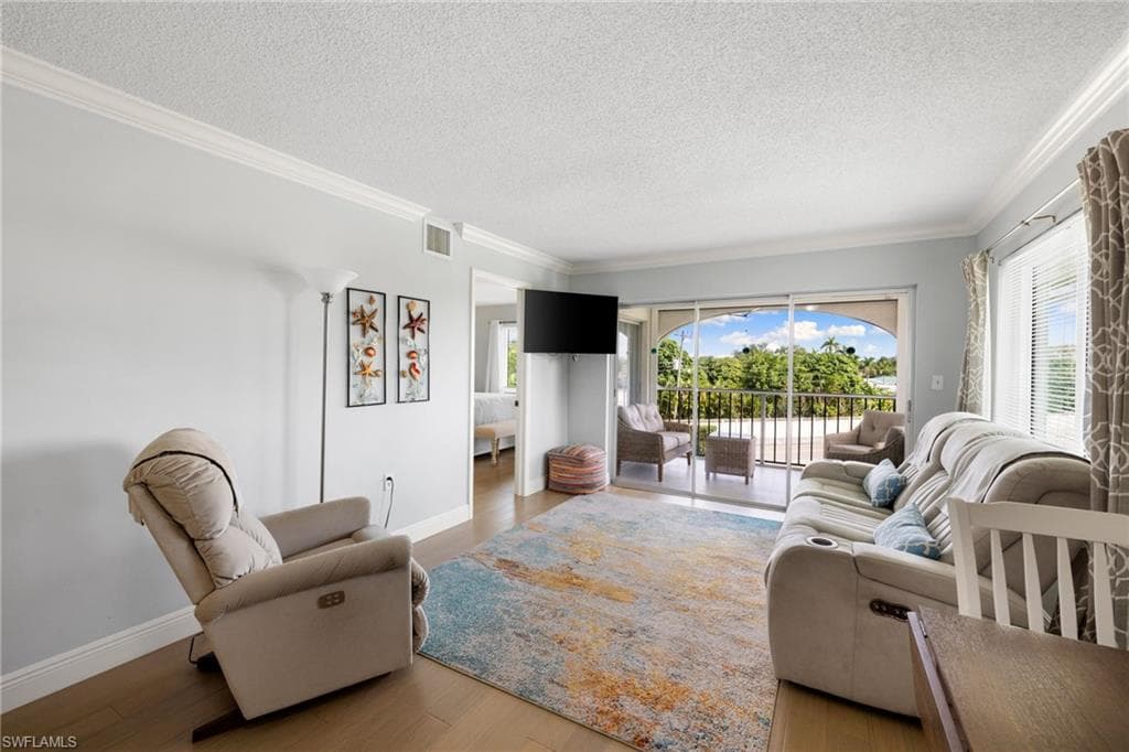 5 High Point CIR W # 307, NAPLES FL 34103-6