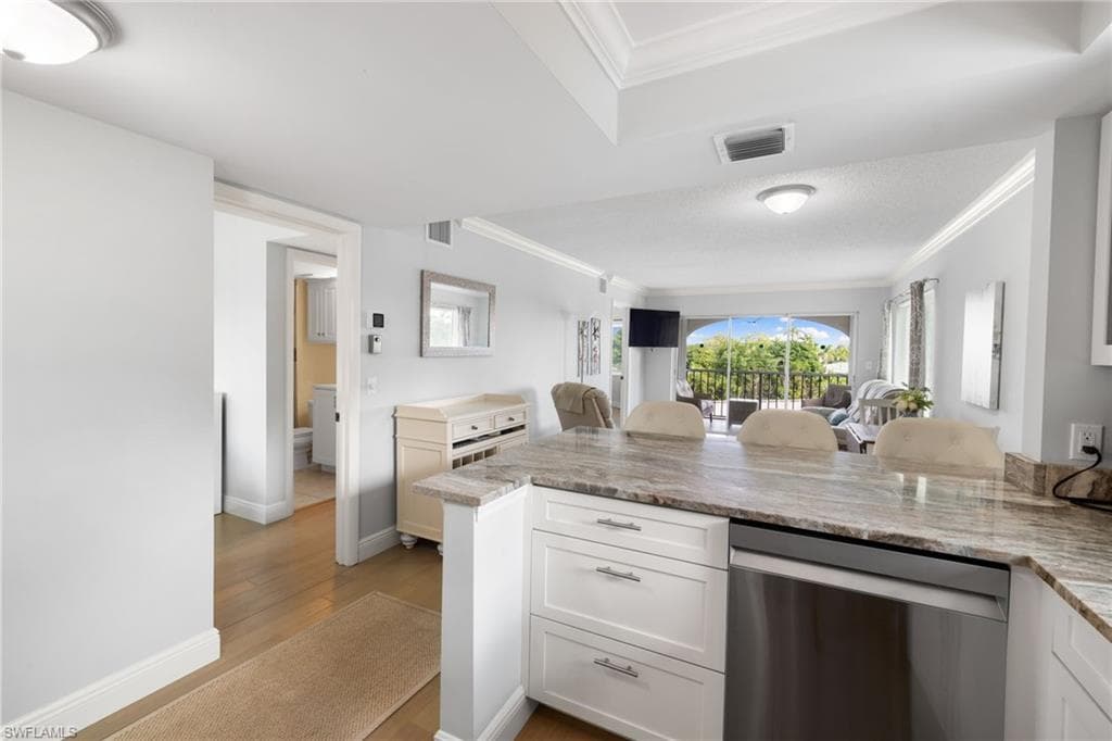 5 High Point CIR W # 307, NAPLES FL 34103-2