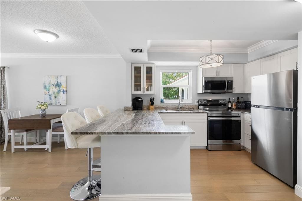 5 High Point CIR W # 307, NAPLES FL 34103-4