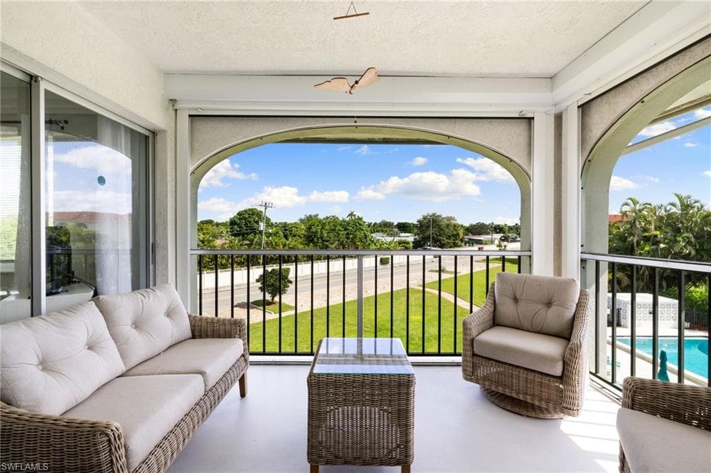 5 High Point CIR W # 307, NAPLES FL 34103-19