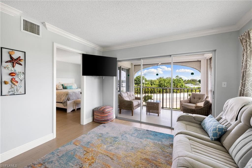 5 High Point CIR W # 307, NAPLES FL 34103-8