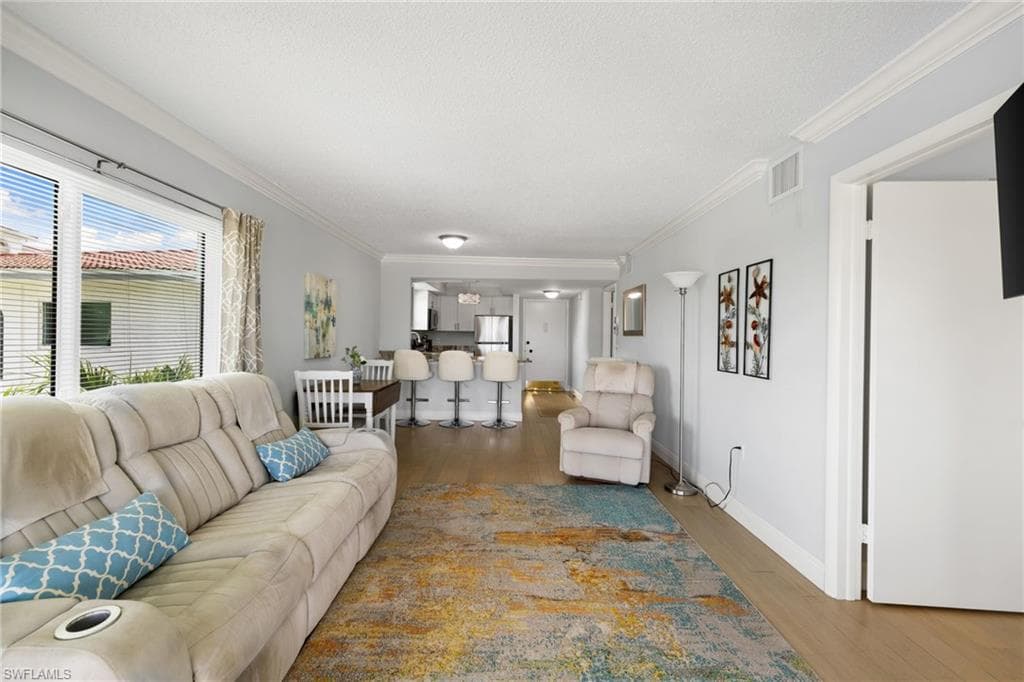5 High Point CIR W # 307, NAPLES FL 34103-9