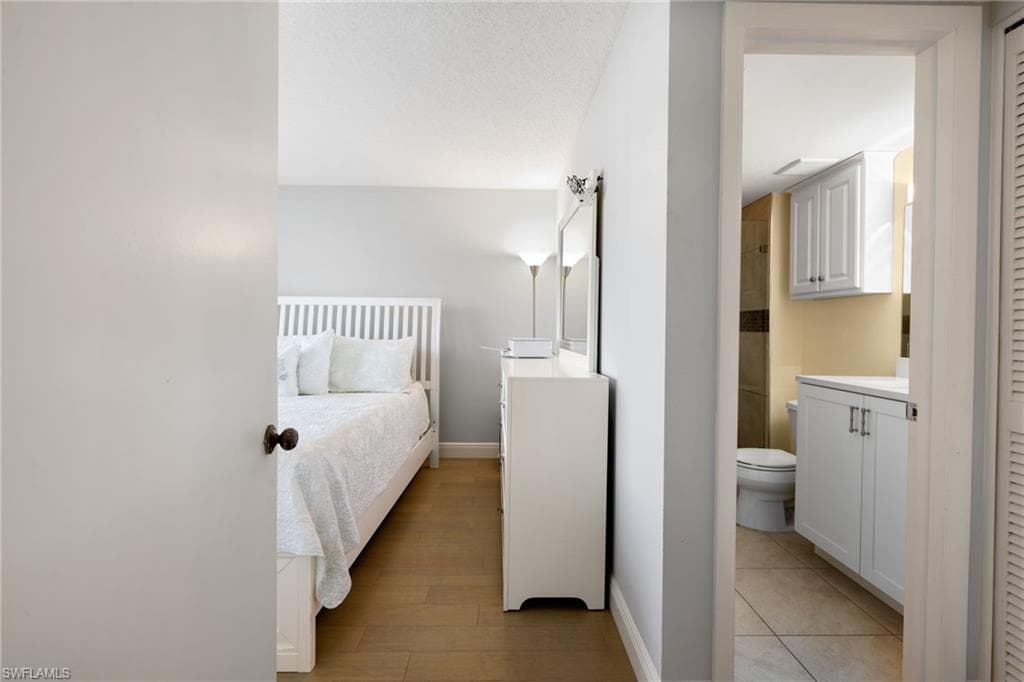 5 High Point CIR W # 307, NAPLES FL 34103-13