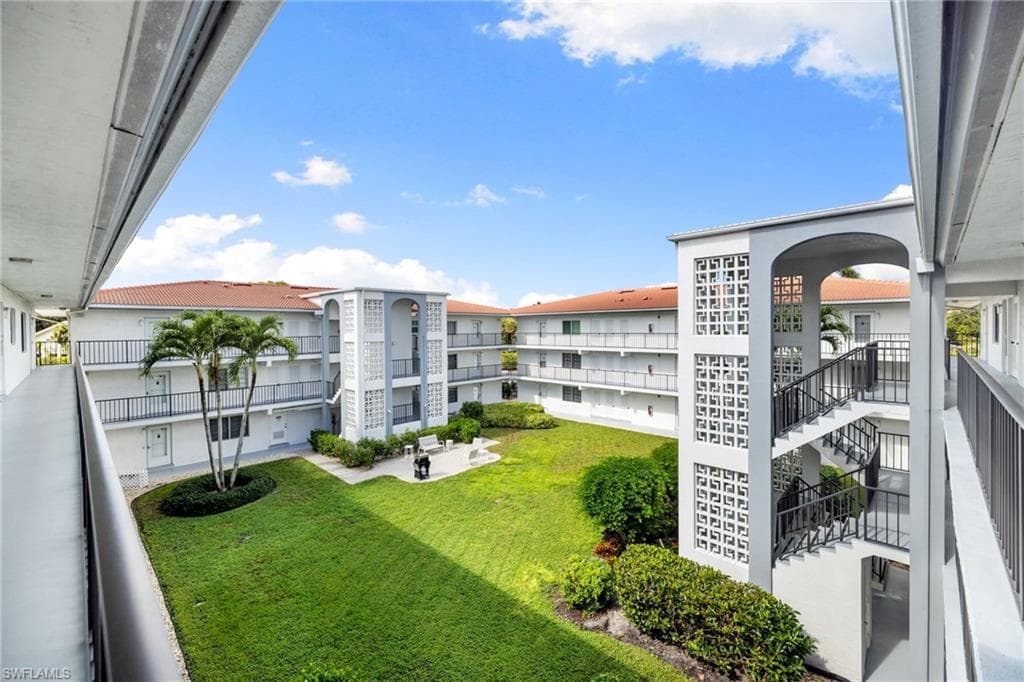 5 High Point CIR W # 307, NAPLES FL 34103-24