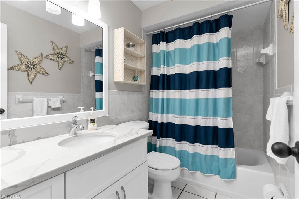 1337 Wisconsin DR, NAPLES FL 34103-21