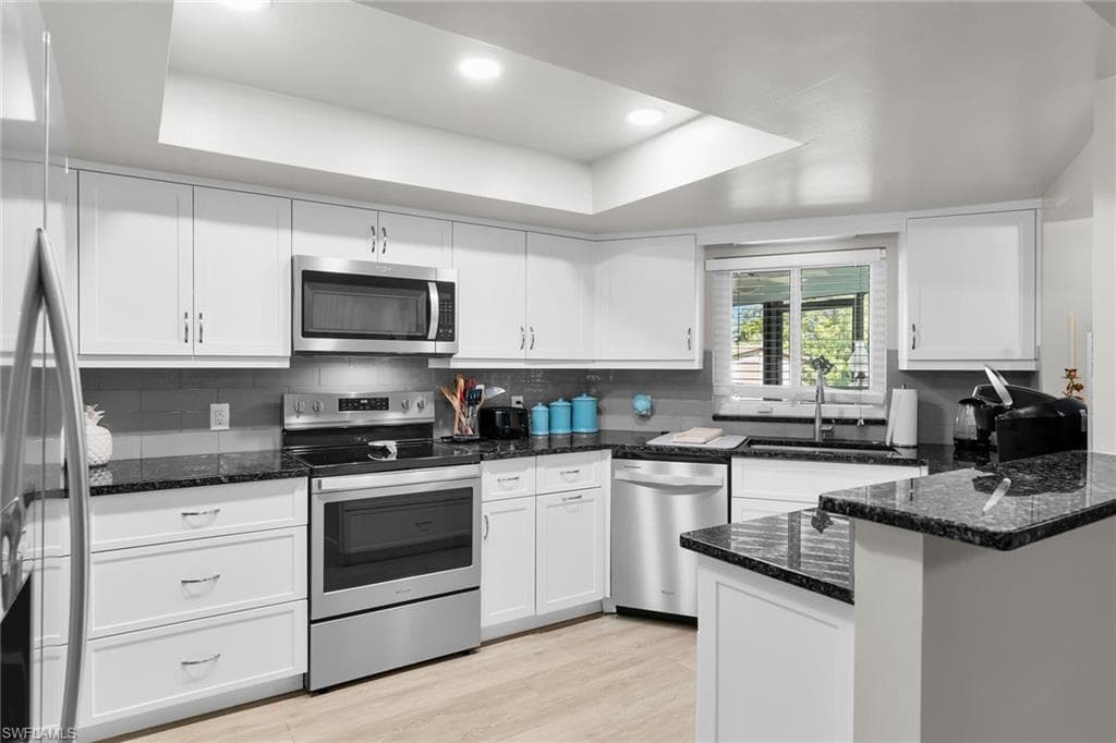 1337 Wisconsin DR, NAPLES FL 34103-8