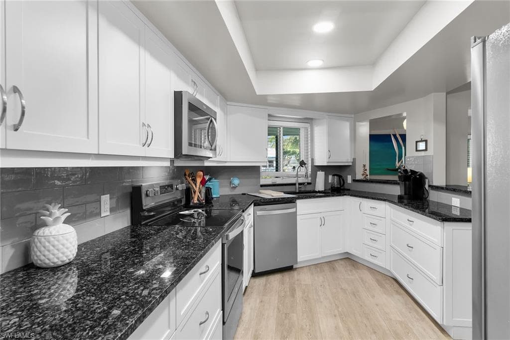 1337 Wisconsin DR, NAPLES FL 34103-9