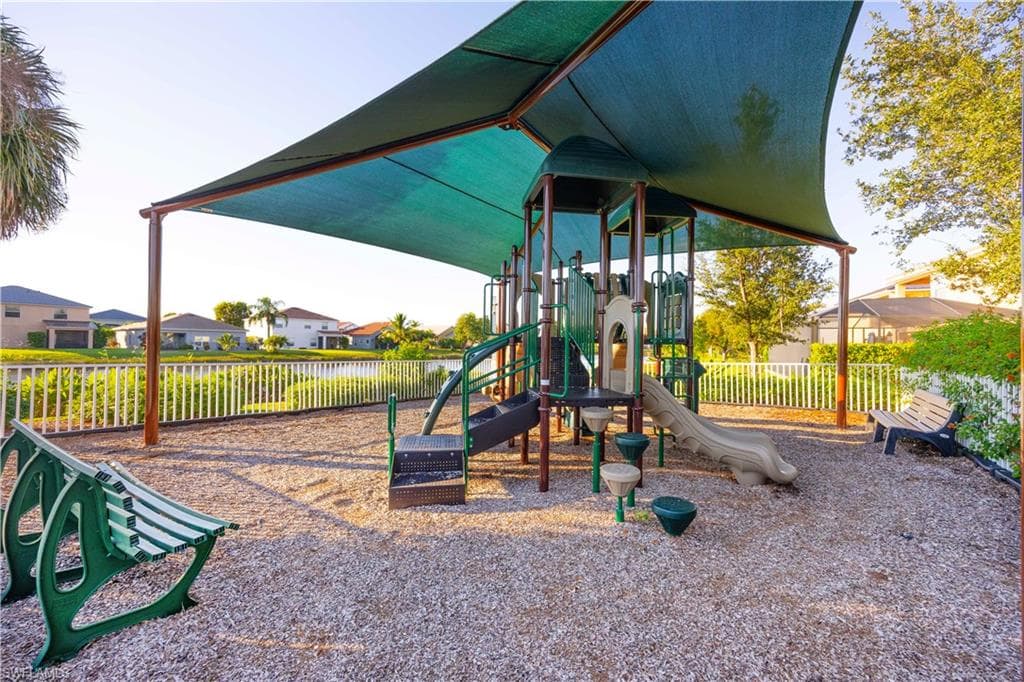 2073 Cape Heather CIR, CAPE CORAL FL 33991-29