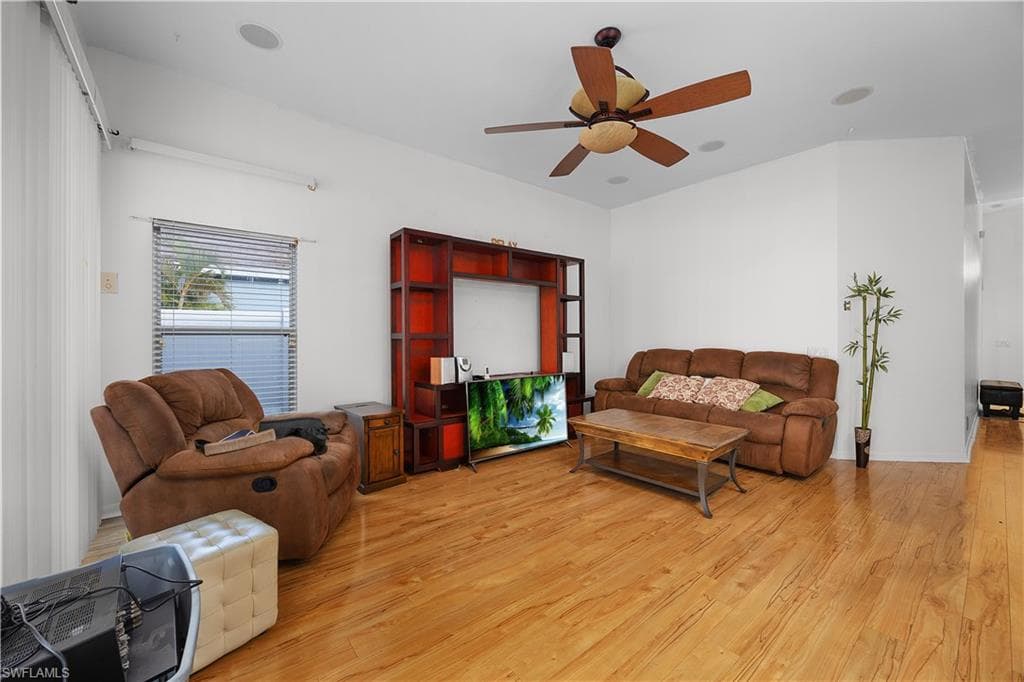 2073 Cape Heather CIR, CAPE CORAL FL 33991-17