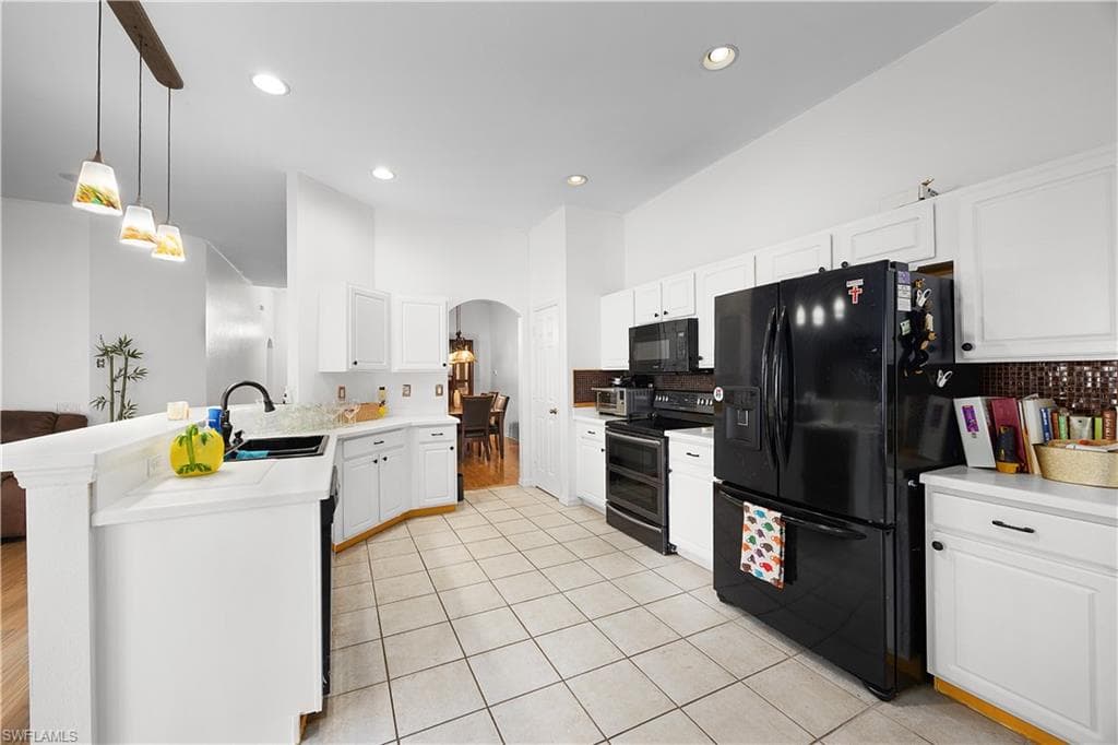 2073 Cape Heather CIR, CAPE CORAL FL 33991-10