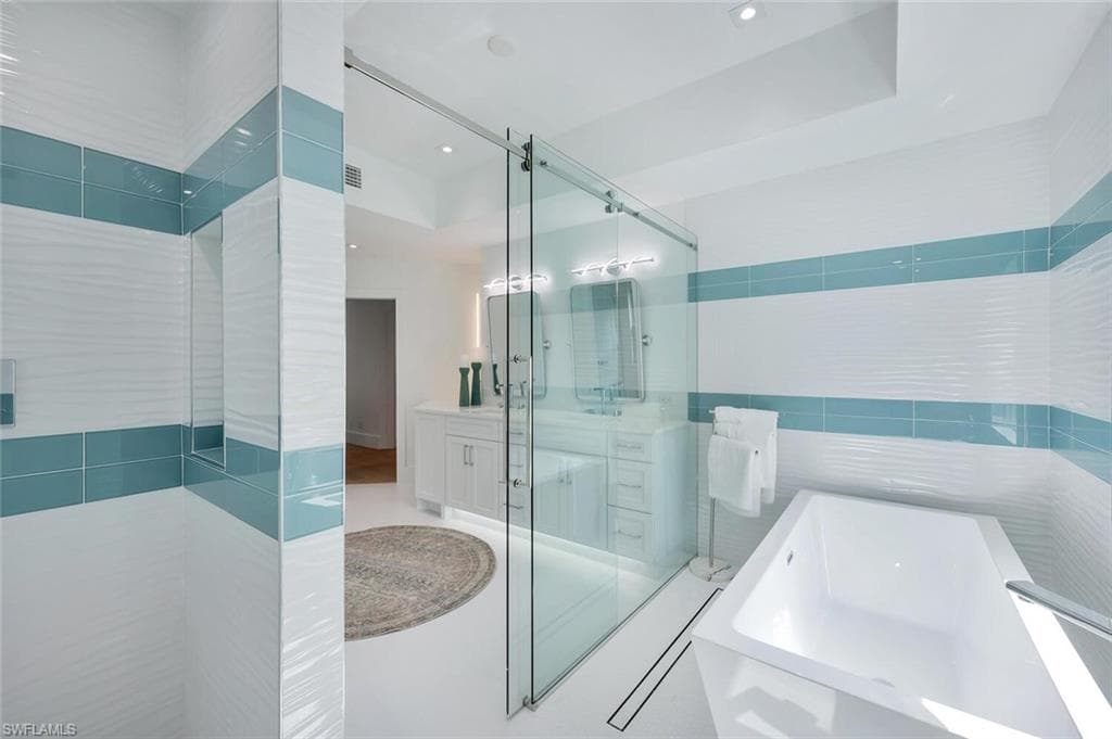 5253 Sycamore DR, NAPLES FL 34119-25