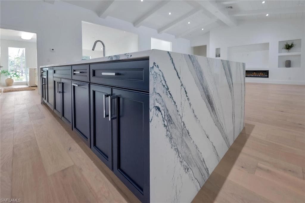 5253 Sycamore DR, NAPLES FL 34119-6