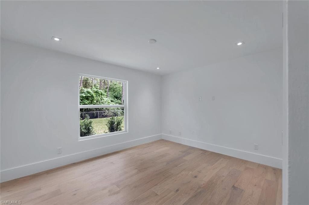 5253 Sycamore DR, NAPLES FL 34119-32