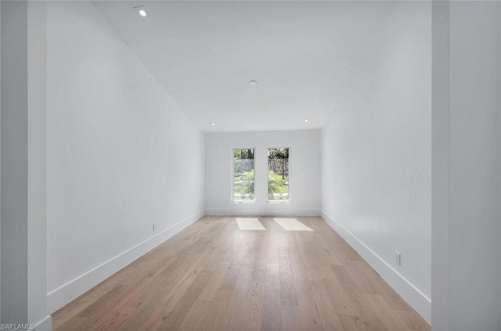 5253 Sycamore DR, NAPLES FL 34119-10