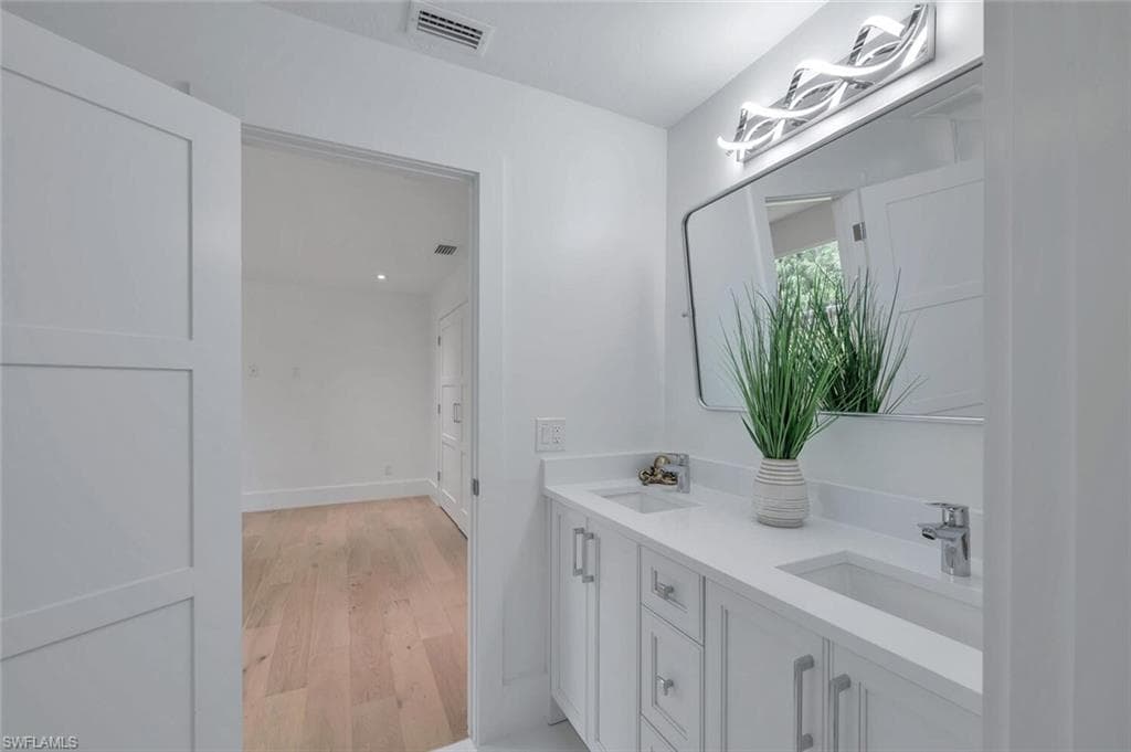 5253 Sycamore DR, NAPLES FL 34119-34