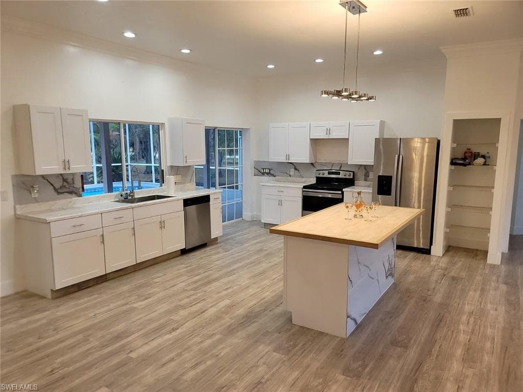 7820 Rich RD, NORTH FORT MYERS FL 33917-20