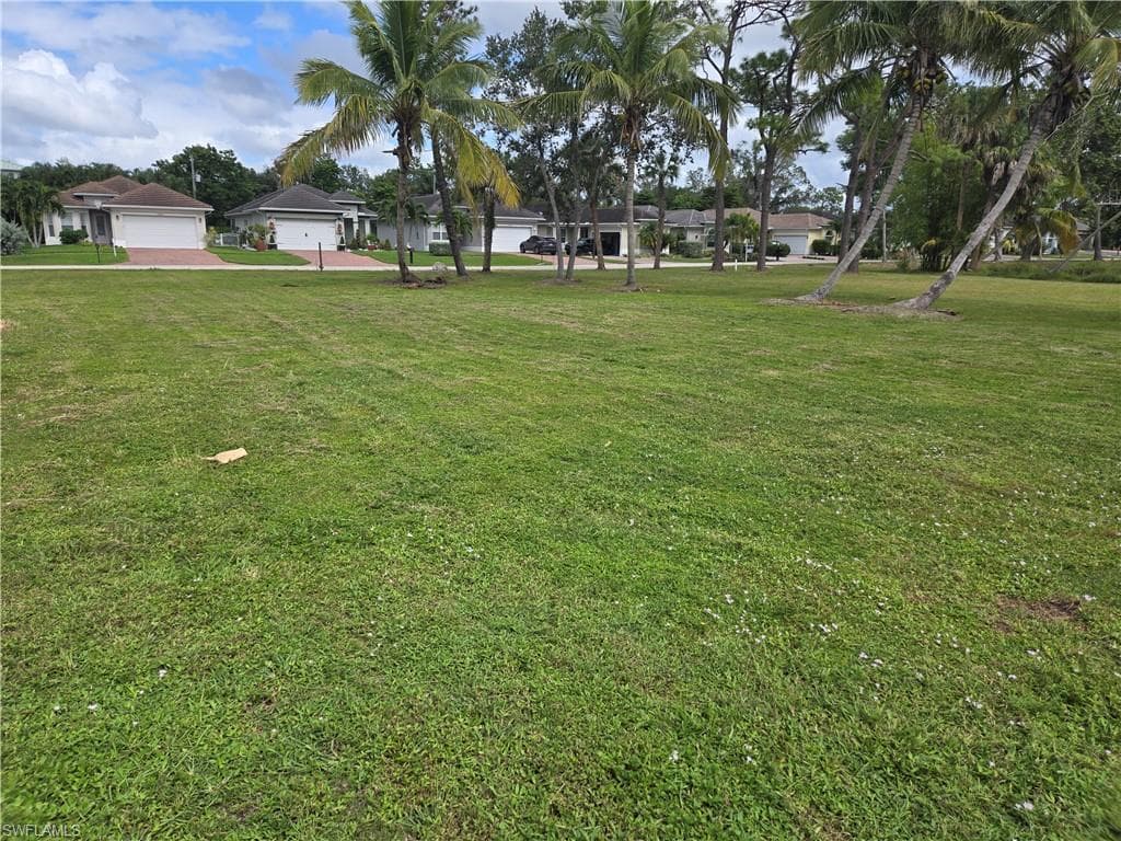 Linda DR, NAPLES FL 34112-3