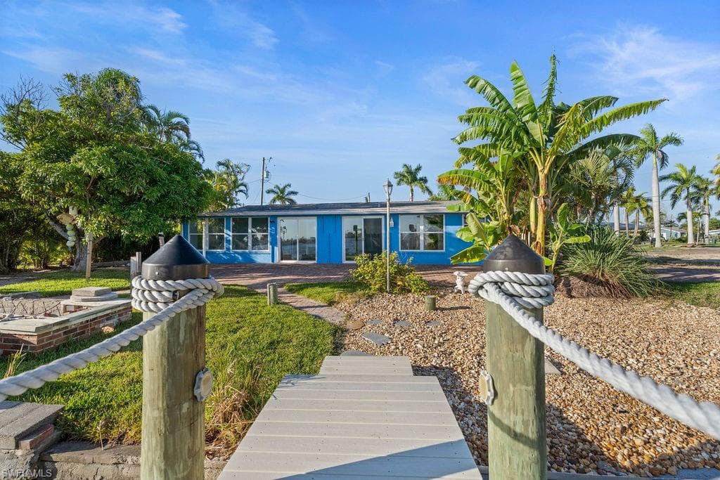 2504 Bayshore DR, MATLACHA FL 33993-1