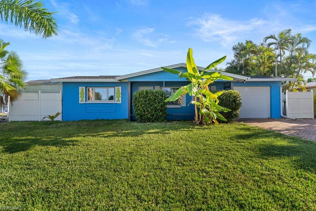 2504 Bayshore DR, MATLACHA FL 33993-2