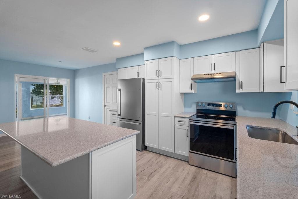 2504 Bayshore DR, MATLACHA FL 33993-4