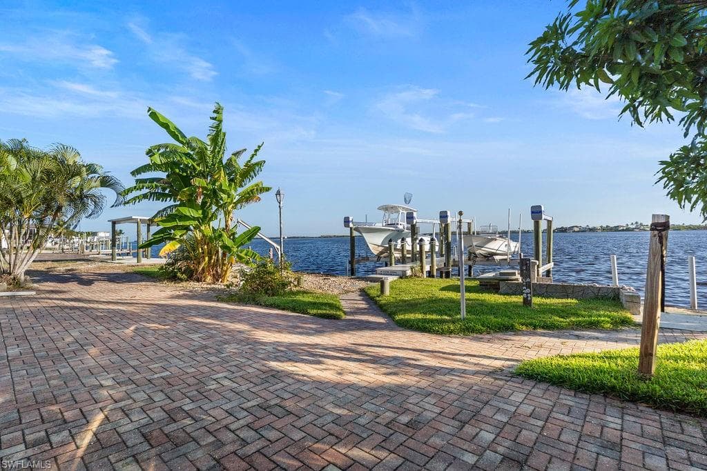 2504 Bayshore DR, MATLACHA FL 33993-23