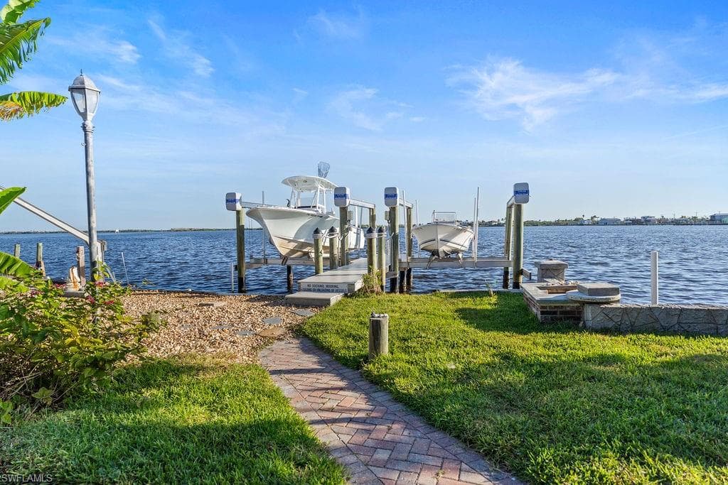 2504 Bayshore DR, MATLACHA FL 33993-24