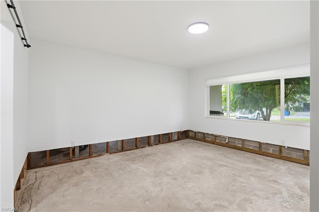 55 Aqua LN, NORTH FORT MYERS FL 33903-14