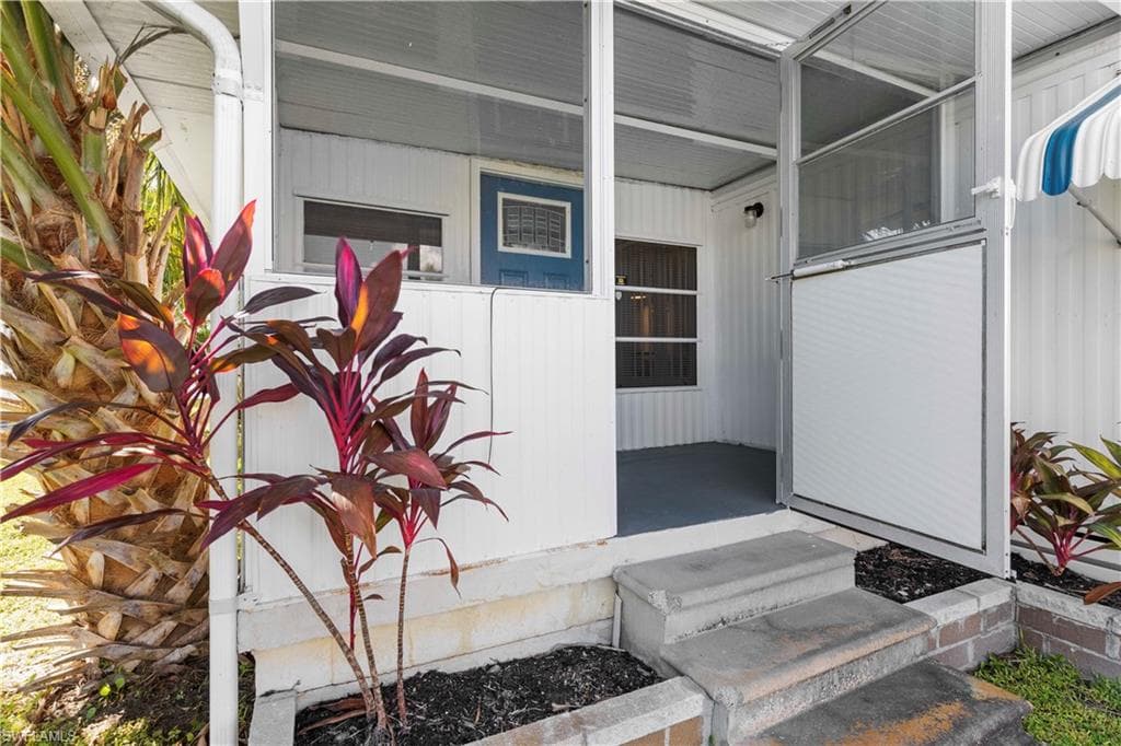 123 Cedar LN # 42, NAPLES FL 34114-9