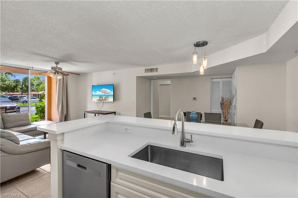 1230 Wildwood Lakes BLVD # 105, NAPLES FL 34104-1