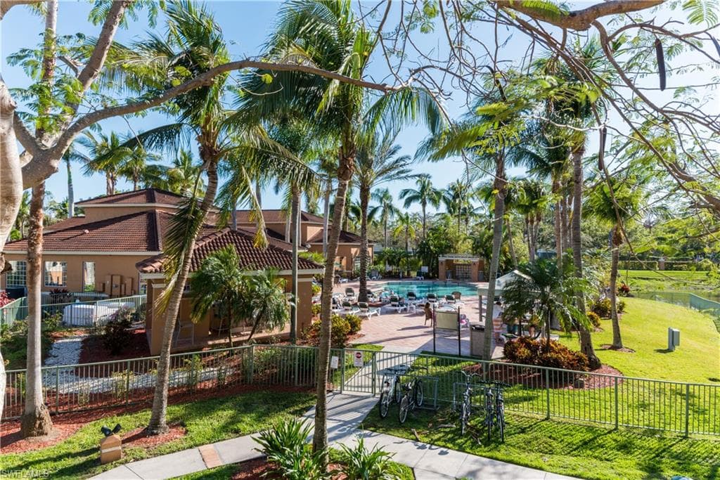 1230 Wildwood Lakes BLVD # 105, NAPLES FL 34104-12