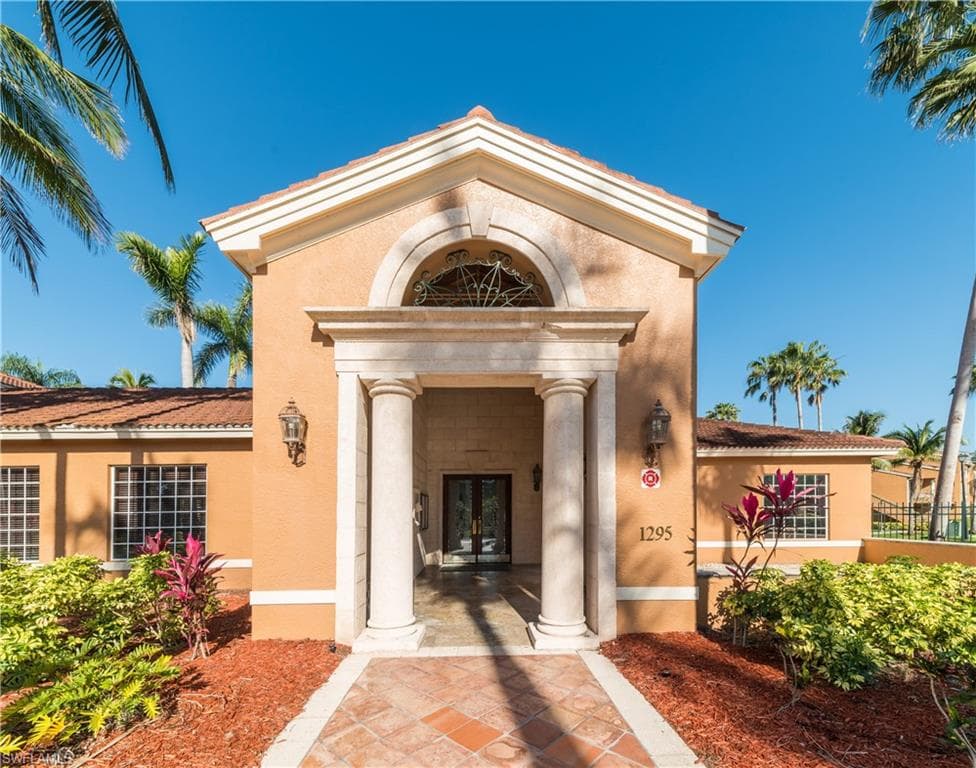 1230 Wildwood Lakes BLVD # 105, NAPLES FL 34104-16