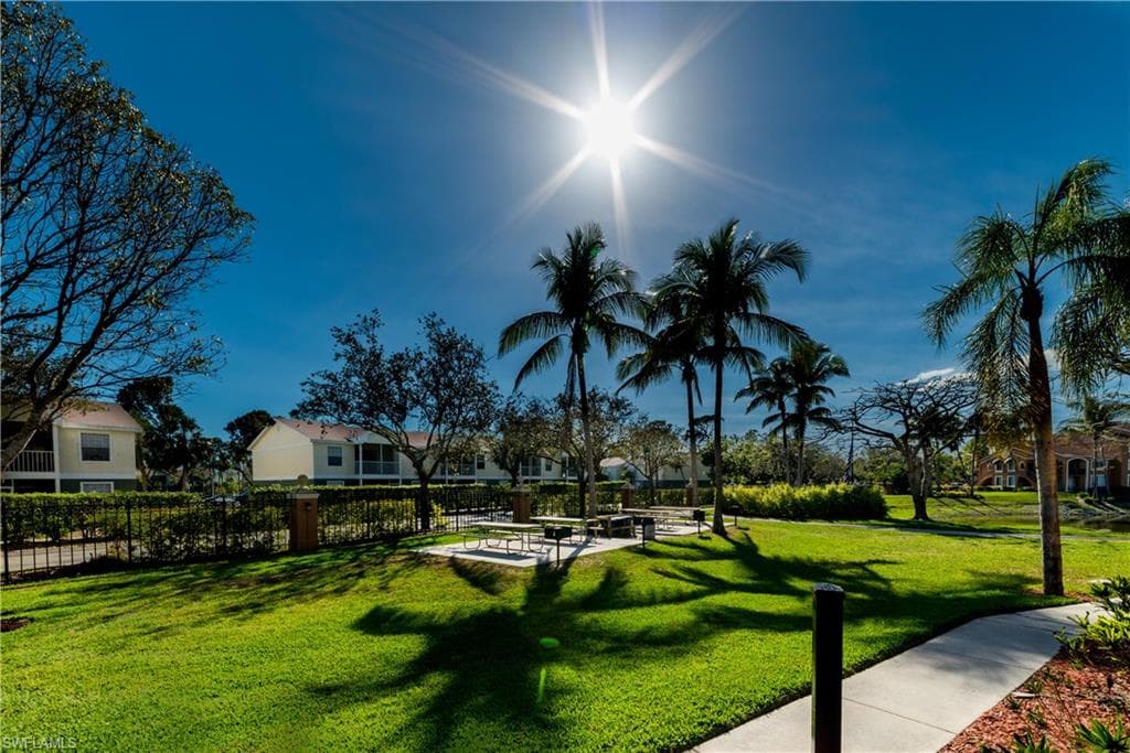 1230 Wildwood Lakes BLVD # 105, NAPLES FL 34104-15