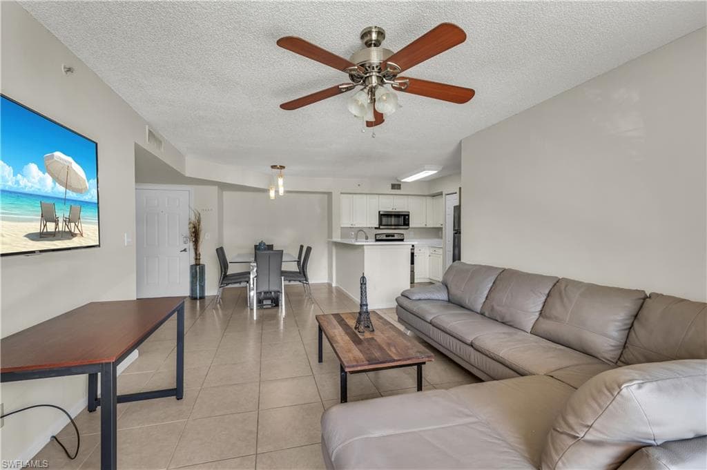 1230 Wildwood Lakes BLVD # 105, NAPLES FL 34104-9