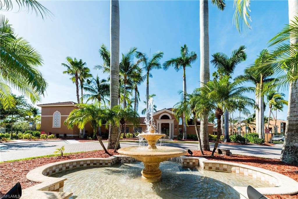 1230 Wildwood Lakes BLVD # 105, NAPLES FL 34104-13