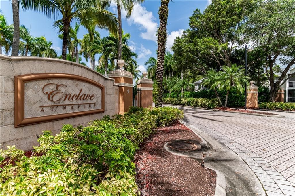 1230 Wildwood Lakes BLVD # 105, NAPLES FL 34104-10