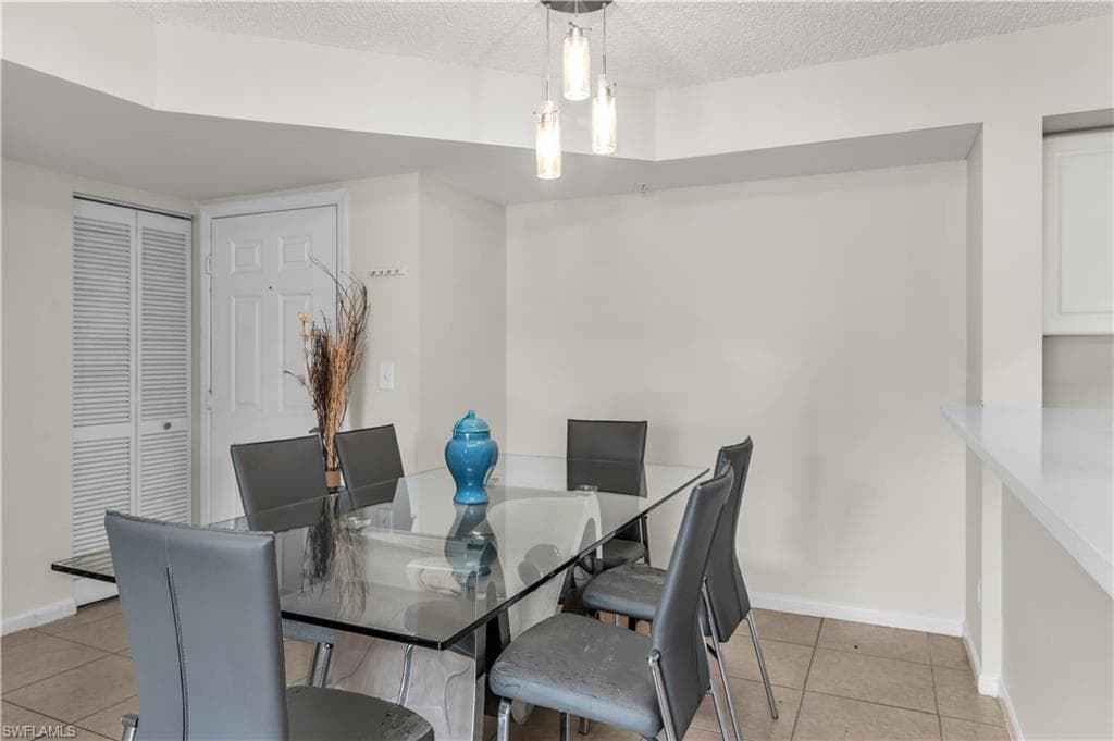 1230 Wildwood Lakes BLVD # 105, NAPLES FL 34104-3