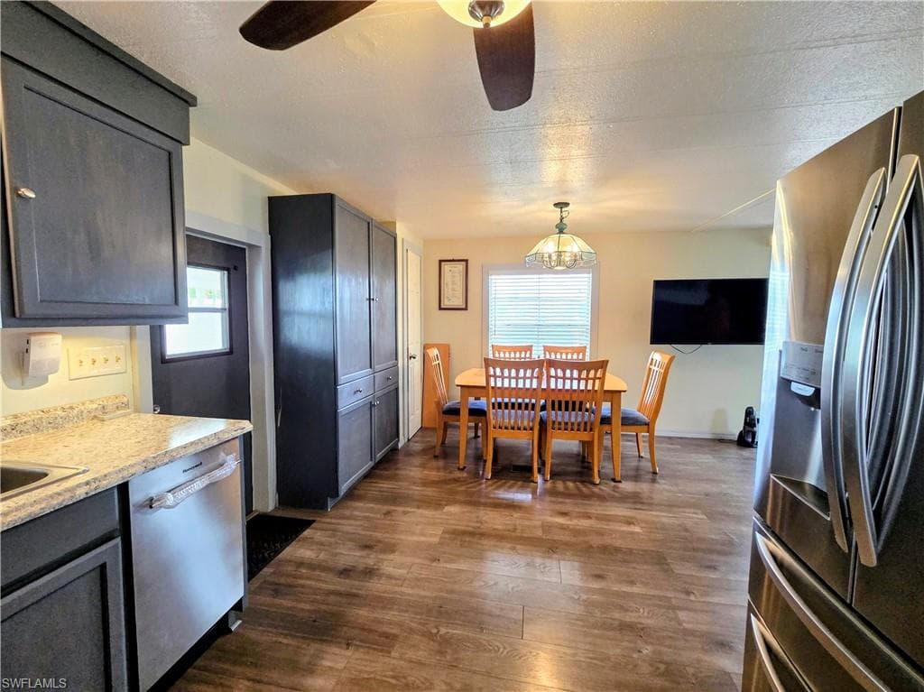 836 Peaceful DR, NORTH FORT MYERS FL 33917-4