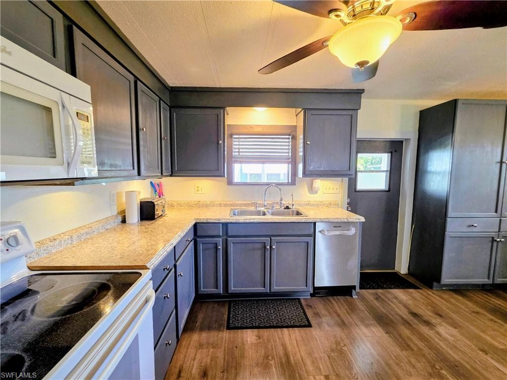 836 Peaceful DR, NORTH FORT MYERS FL 33917-3