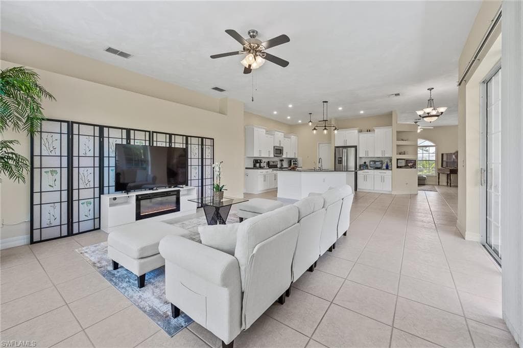 6817 Eagle ST, FORT MYERS FL 33966-12