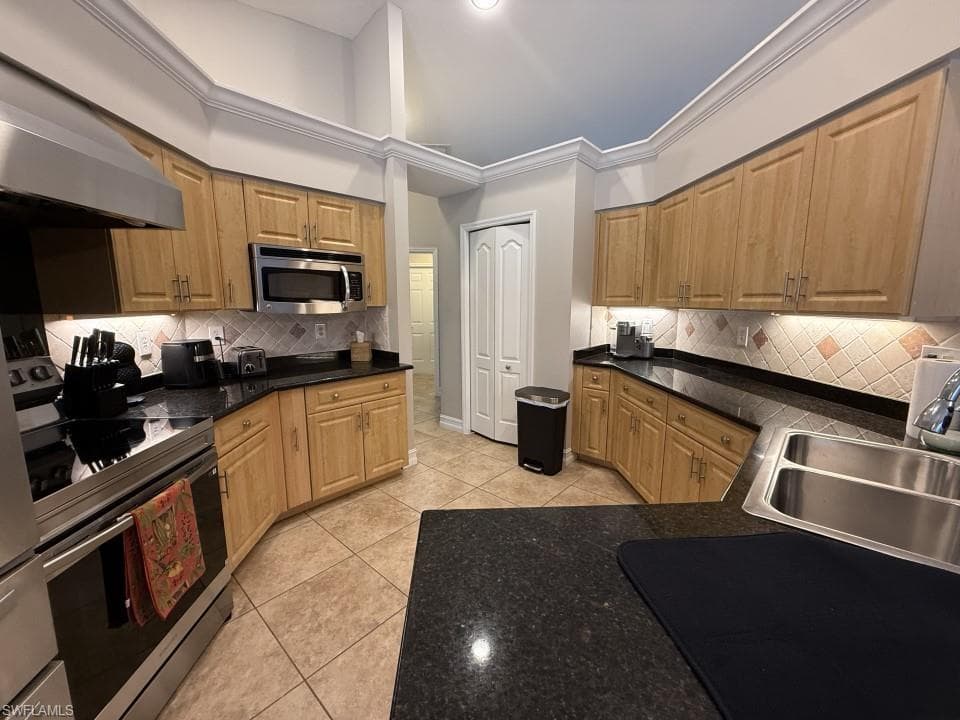 2276 Heritage Greens DR, NAPLES FL 34119-5