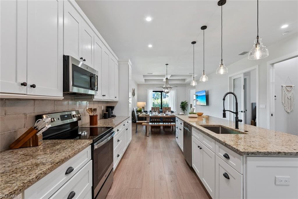 3552 Hibiscus AVE, NAPLES FL 34104-4