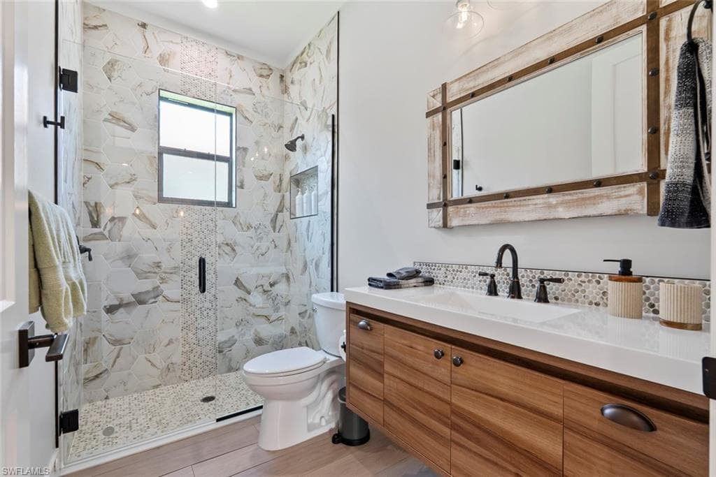 3552 Hibiscus AVE, NAPLES FL 34104-10