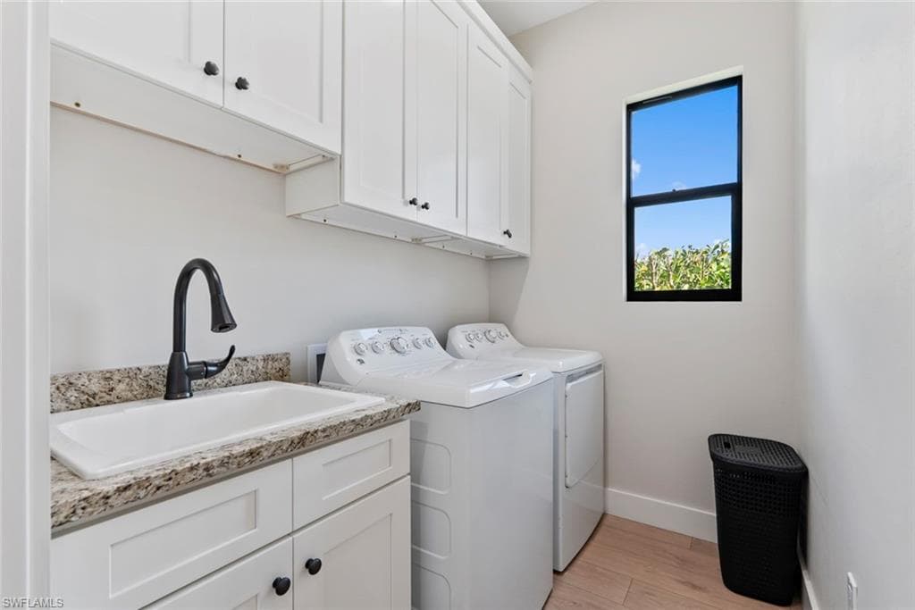 3552 Hibiscus AVE, NAPLES FL 34104-7