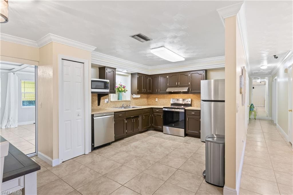 2248 Ephraim AVE, FORT MYERS FL 33907-10