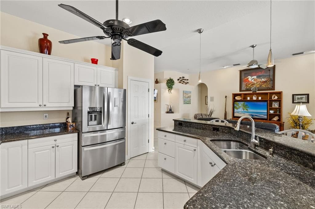 8913 Dartmoor WAY, FORT MYERS FL 33908-14