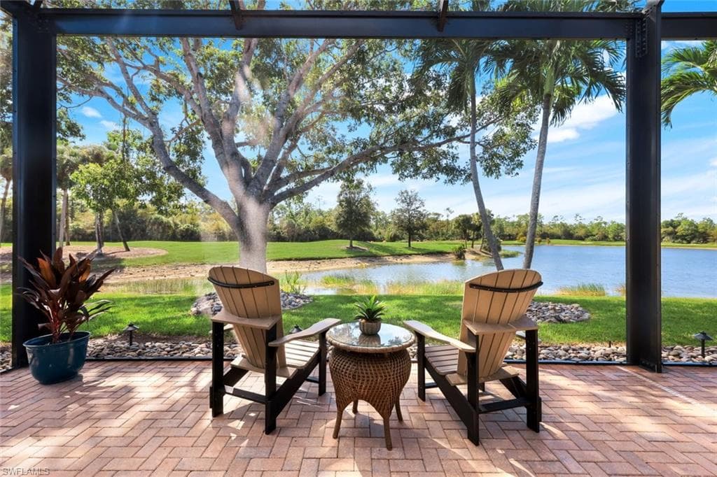 5092 Cerromar DR, NAPLES FL 34112-8