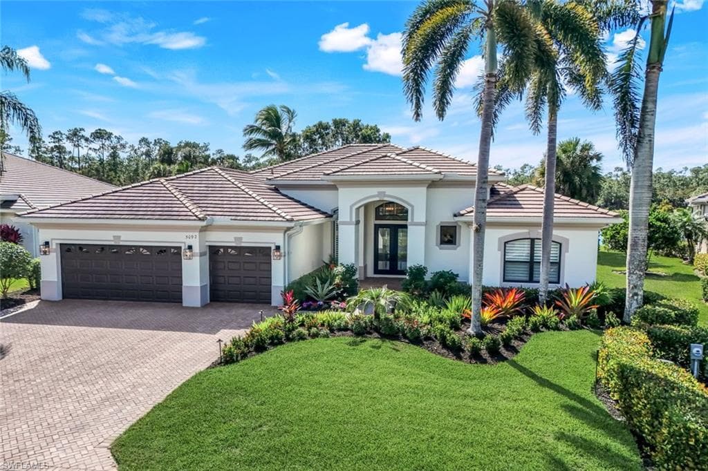 5092 Cerromar DR, NAPLES FL 34112-32