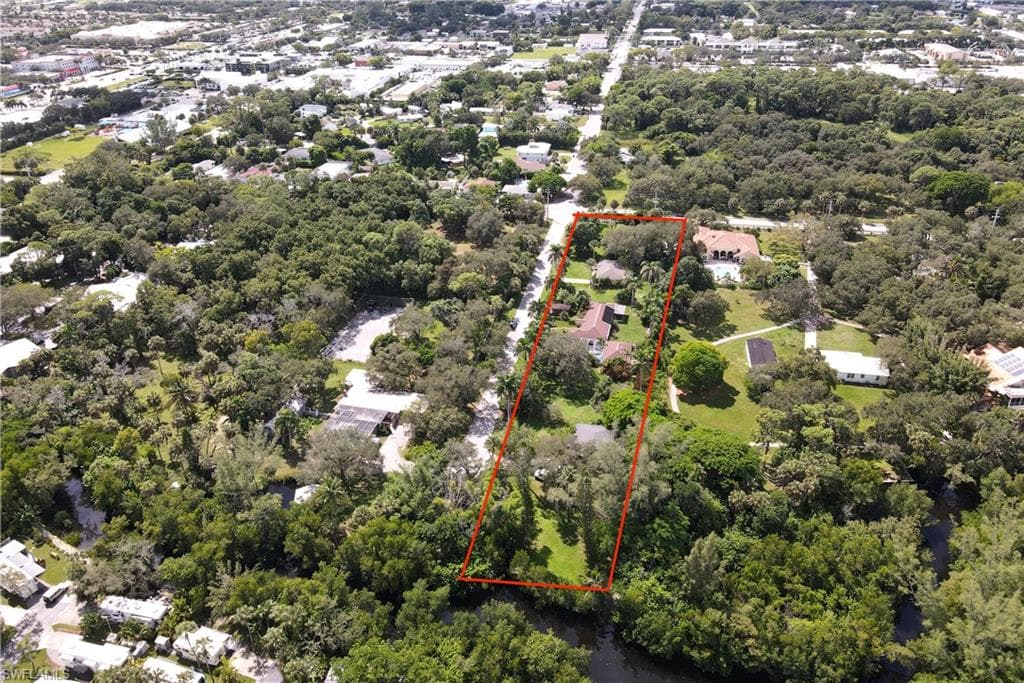 1063 Shadowlawn DR, NAPLES FL 34104-1