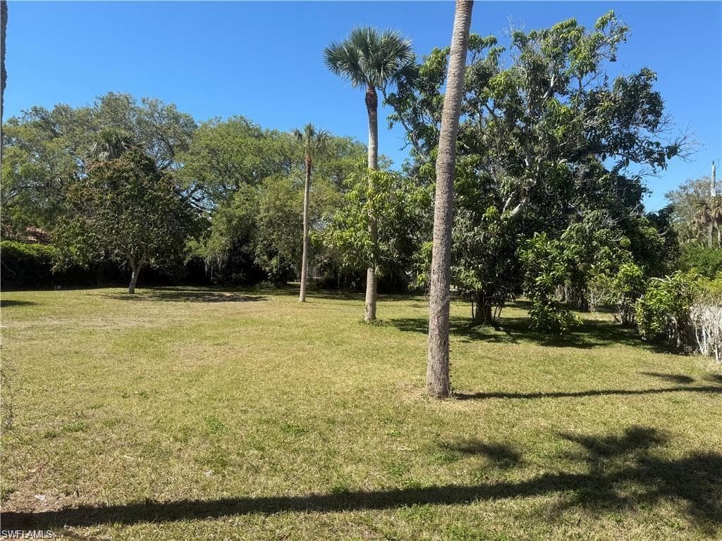 1063 Shadowlawn DR, NAPLES FL 34104-12