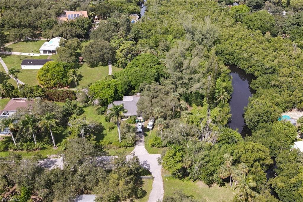 1063 Shadowlawn DR, NAPLES FL 34104-8
